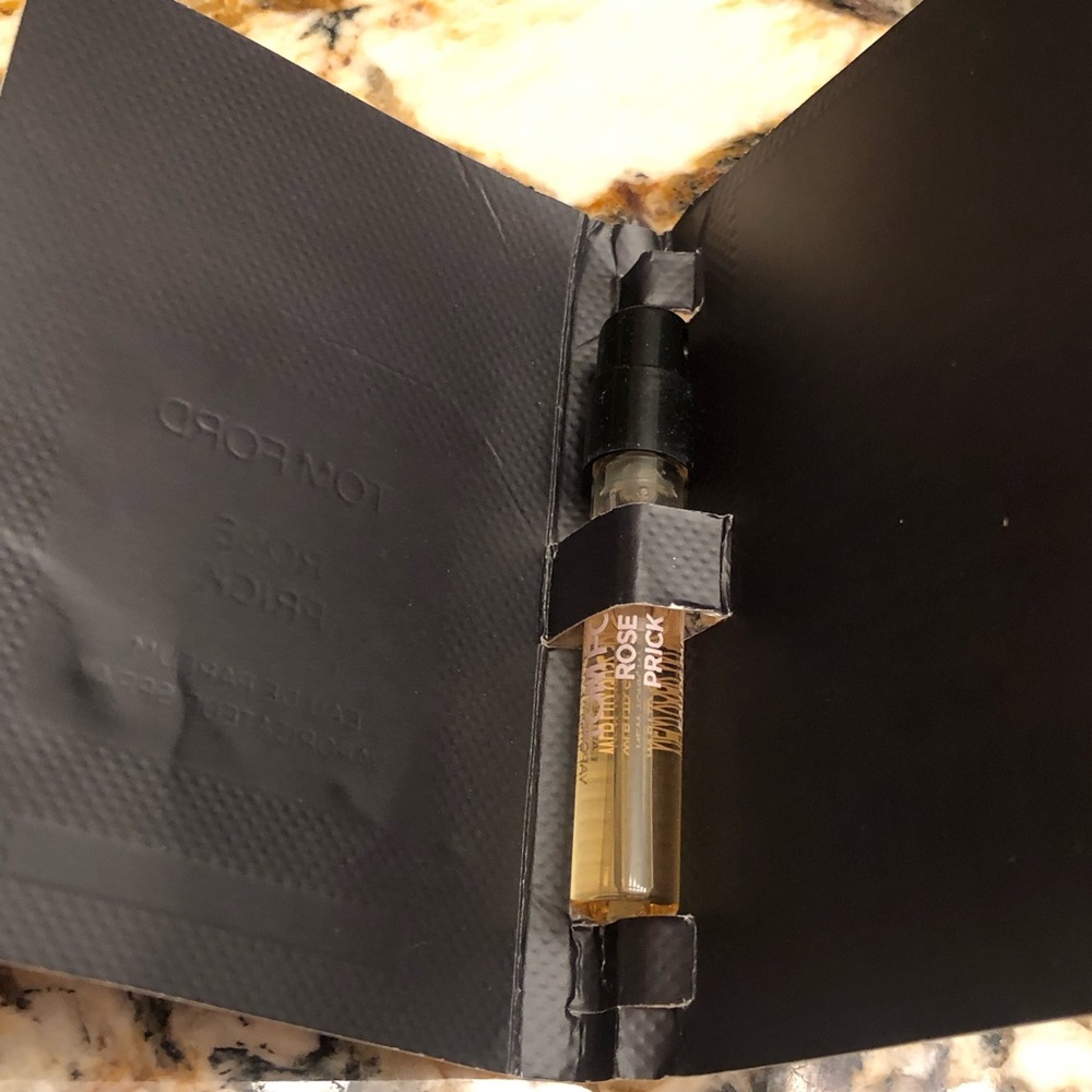 Tom Ford Rose Prick Sample Spray Card - Picture 3 of 4